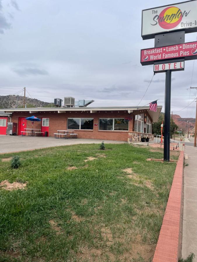 Sunglow Motel Bicknell Εξωτερικό φωτογραφία